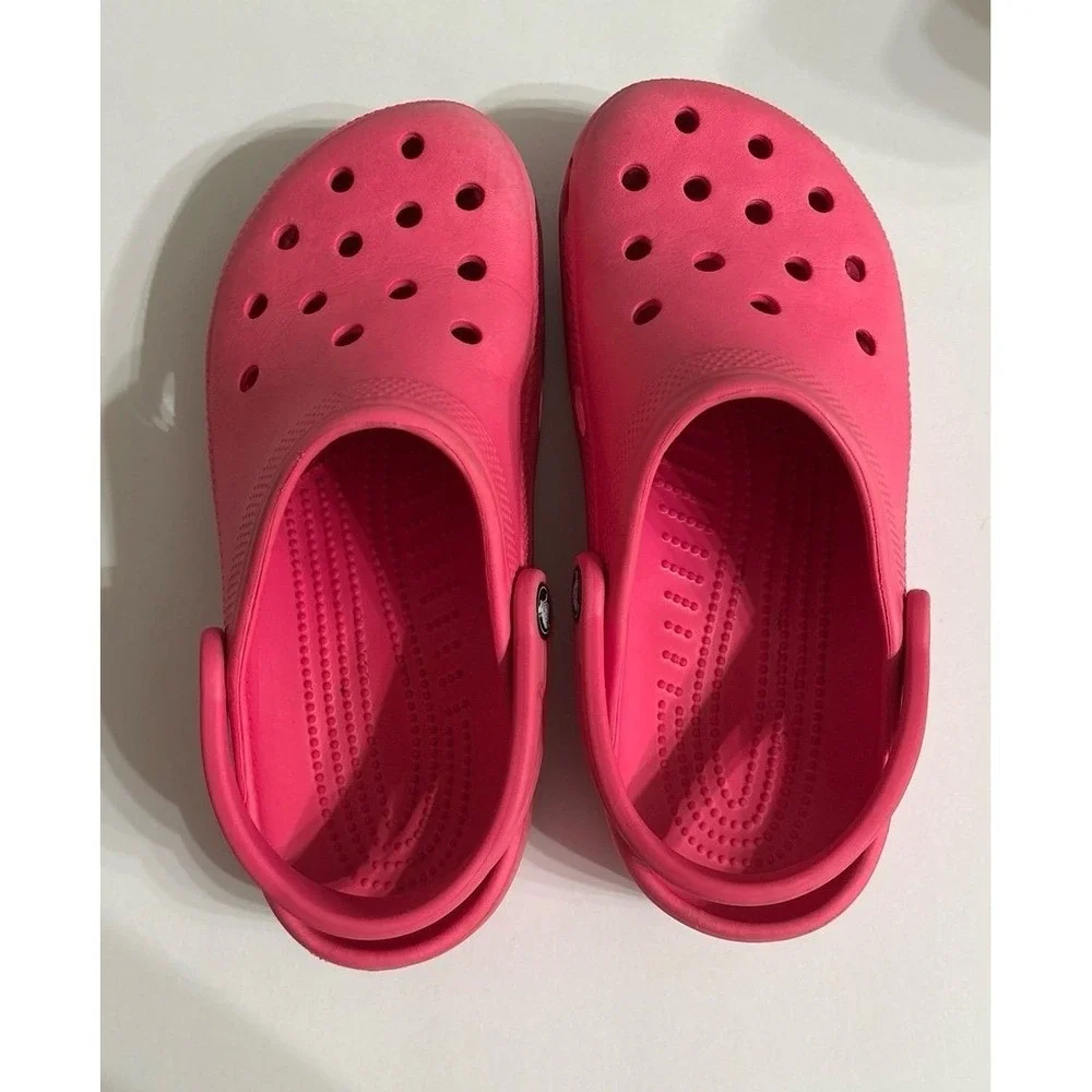 Crocs Classic (size J6) Pink Croc Sandals